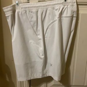 lululemon shorts 6’ size LARGE